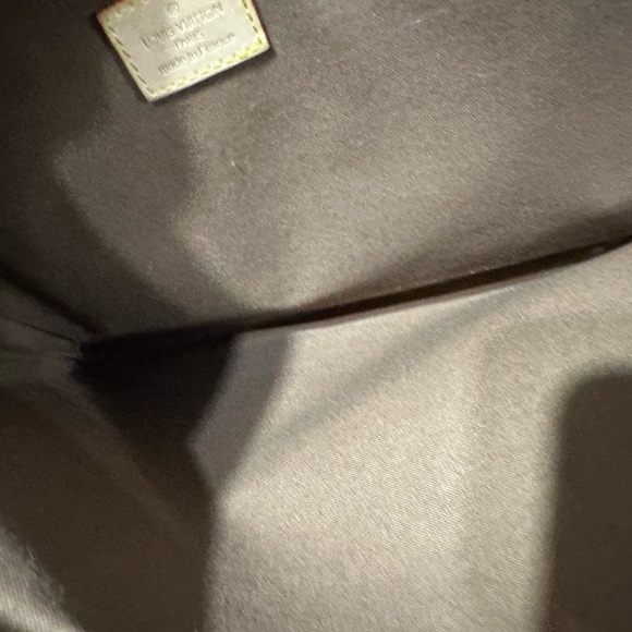 Louis Vuitton Monogram Clutch/iPad
Pro - Picture 15 of 16